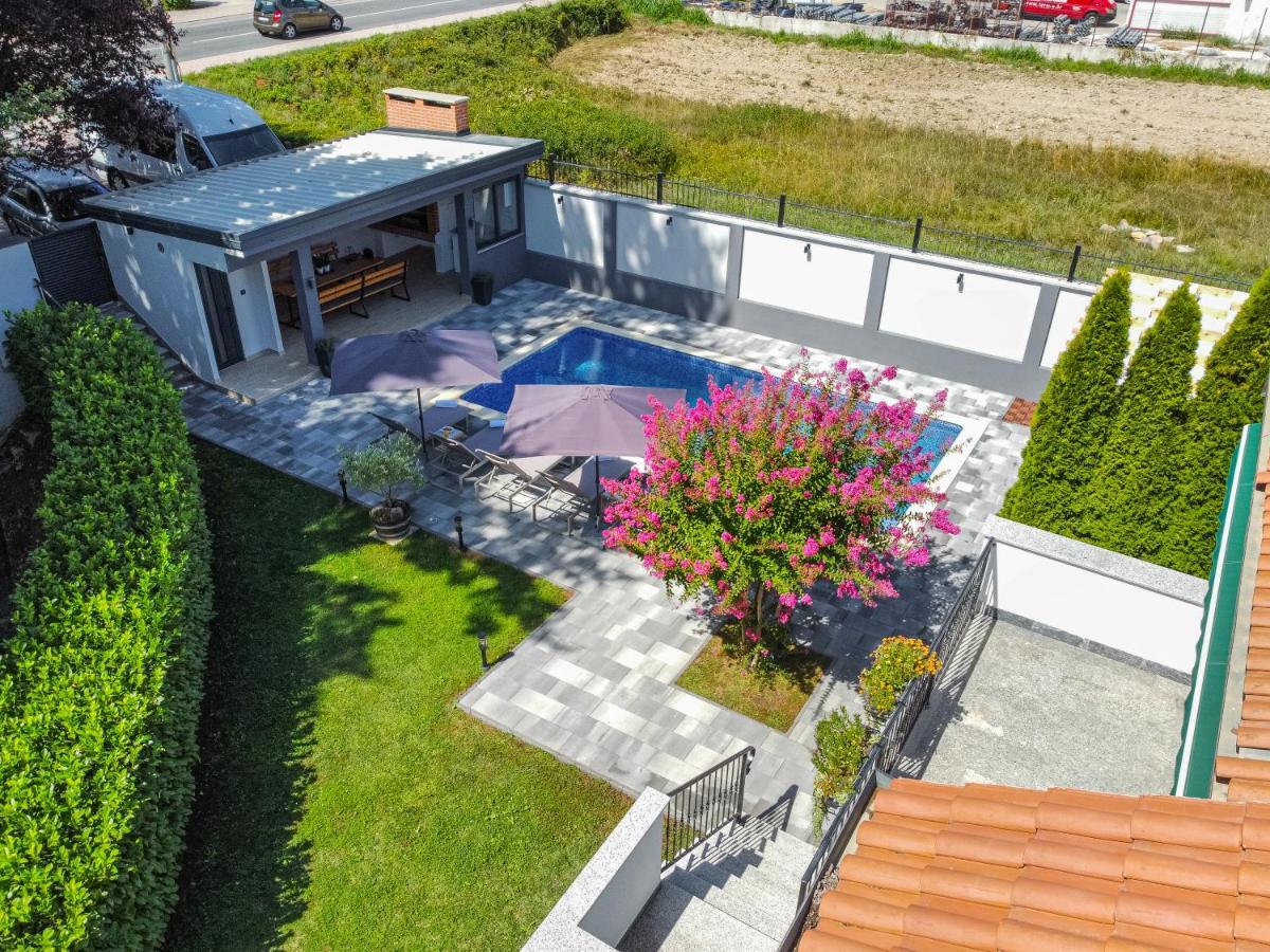 The Oasis Villa Trilj Екстериор снимка