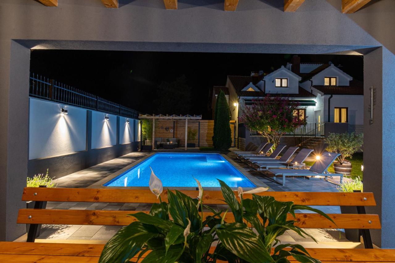 The Oasis Villa Trilj Екстериор снимка
