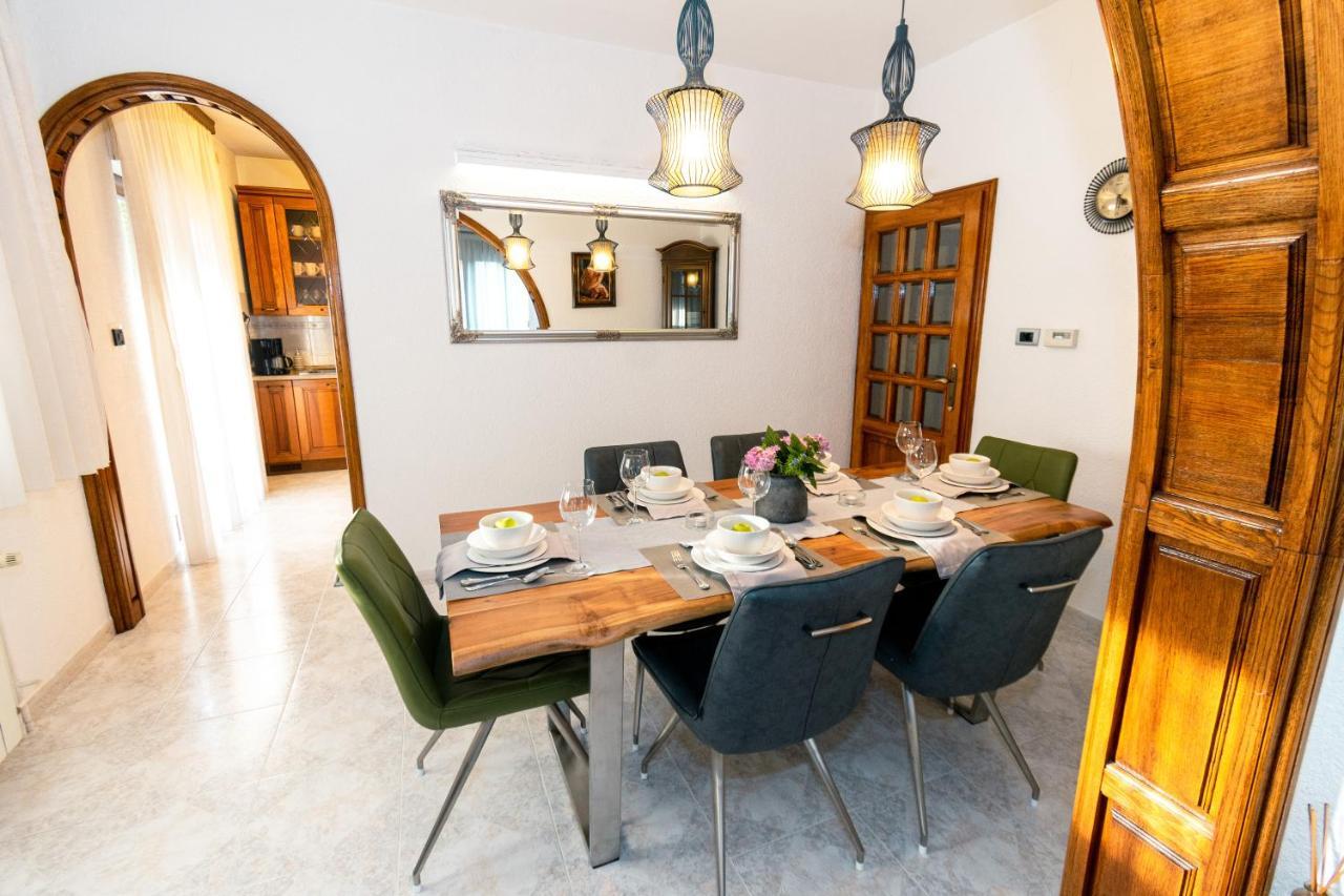 The Oasis Villa Trilj Екстериор снимка